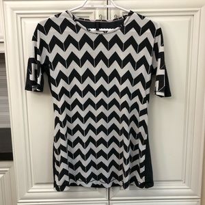 Lululemon women’s t-shirt 🍋